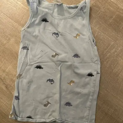 Topomini Unterhemd Gr. 98 hellblau mit Dinosauriern