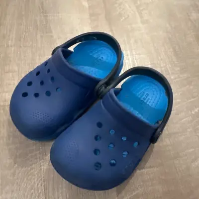 Crocs Clogs Gr. 24 dunkelblau