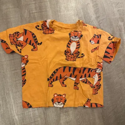 C&A T-Shirt Gr. 98 orange mit Tiger-Muster