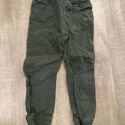 KIK & KOKO Hose Gr. 98 dunkelgrün