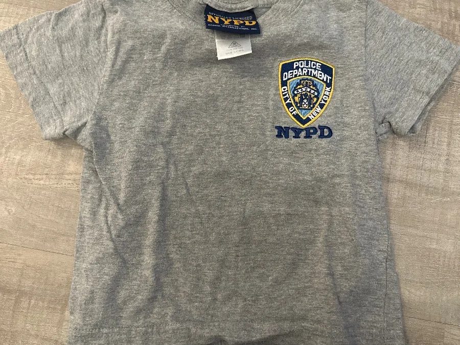 NYPD T-Shirt Gr. 92 Jahre grau mit Emblem – Foto 1