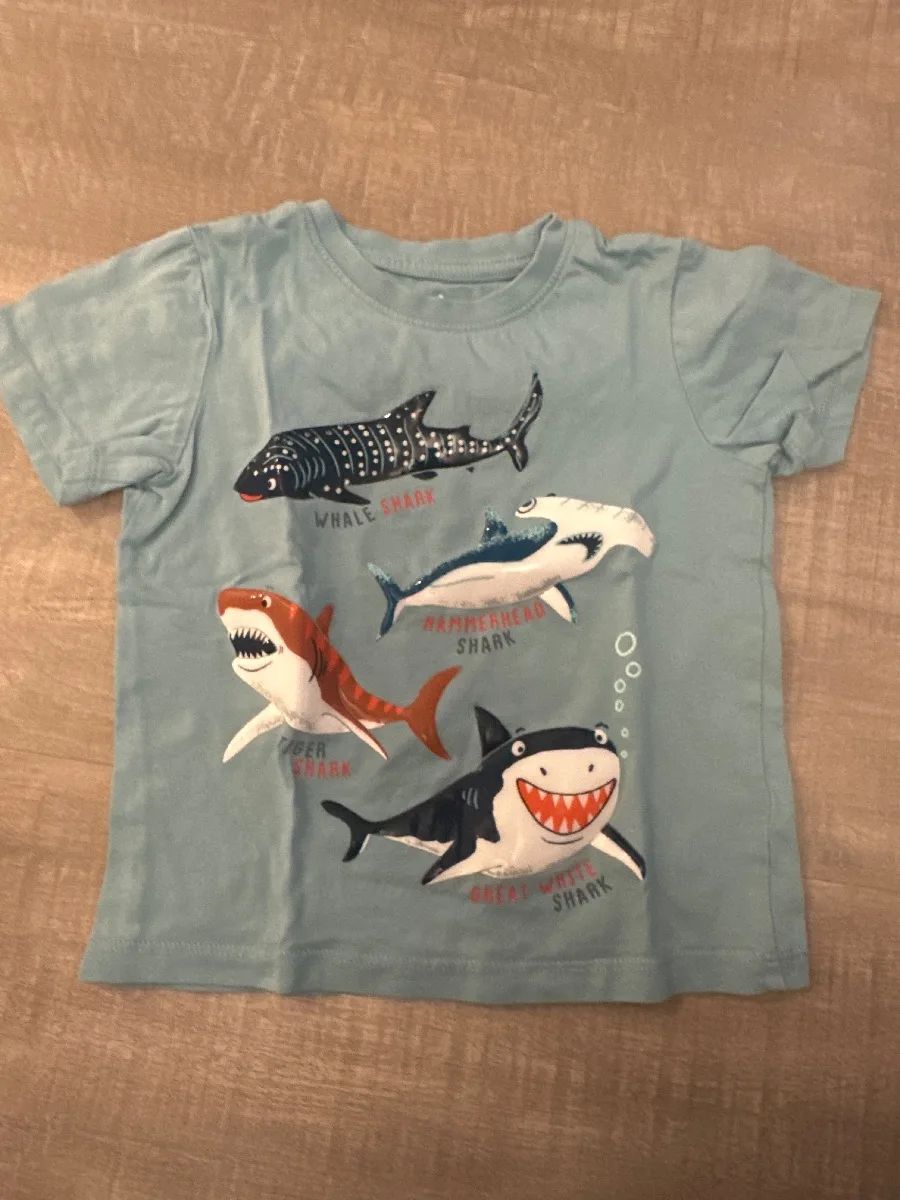 C&A T-Shirt Gr. 98 hellblau mit Haien