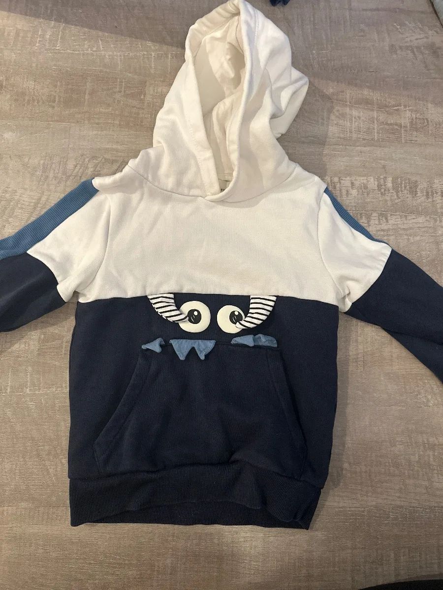 C&A Hoodie mit Monster-Applikation Gr. 110 blau-weiß