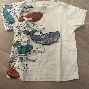 C&A T-Shirt Gr. 98 weiß mit Wal-Motiv