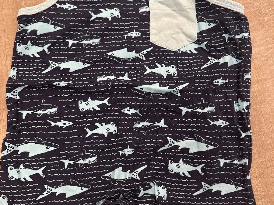 so cute T-Shirt Gr. 98 dunkelblau Hai-Muster – Foto 1