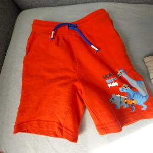 7 Teile Shorts für Jungs Gr. 110/116