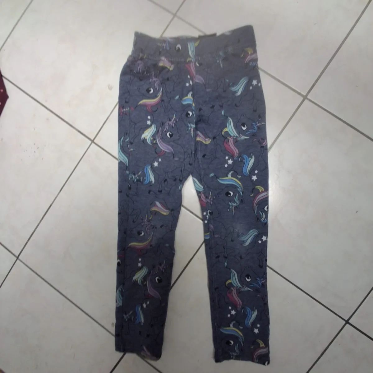 20 Teile Mädchenkleidung Gr. 116/122: Leggings, Shirts, Kleider – Teil 4